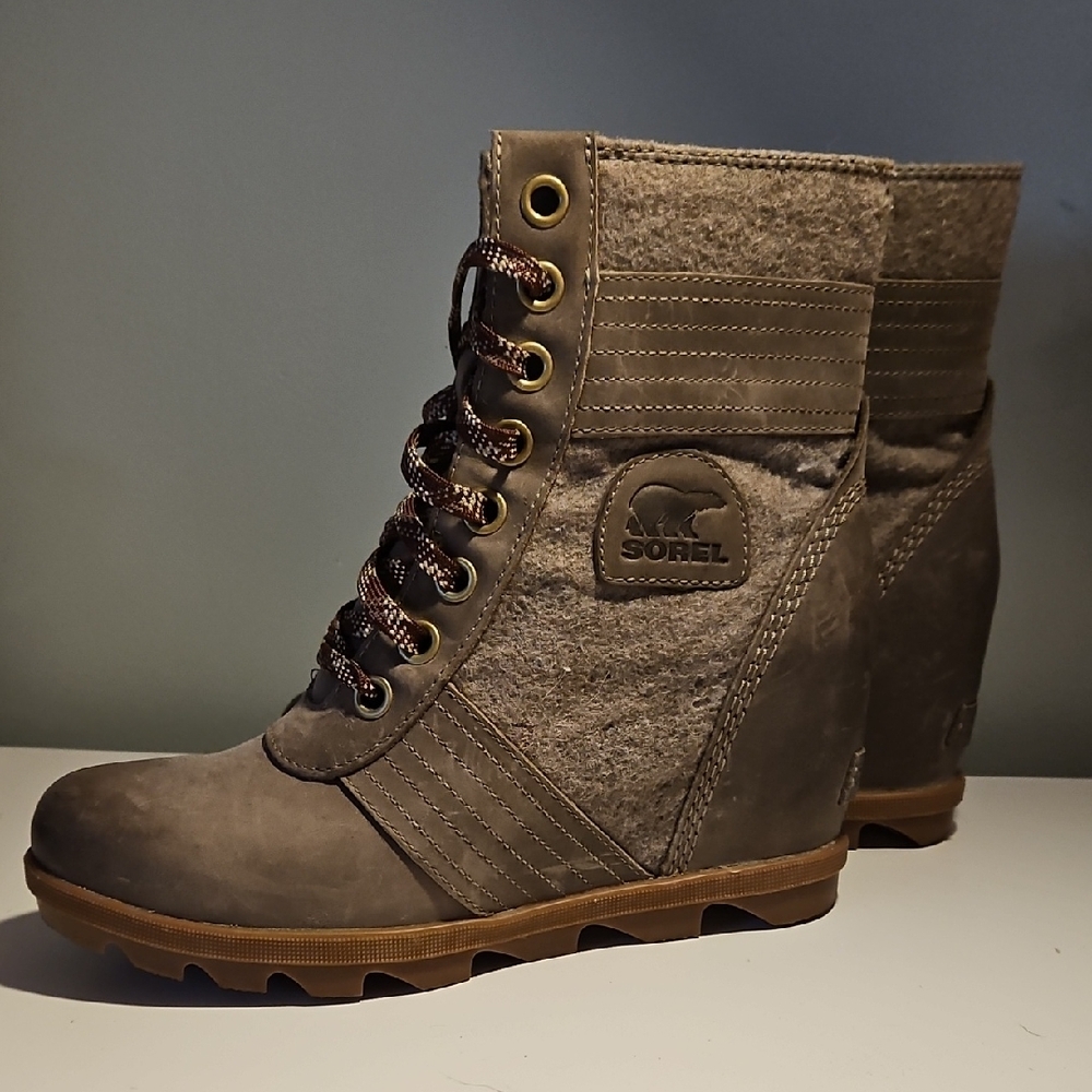 Sorel Women's Gray/Tan Wedge Boots - Picture 2 of 11